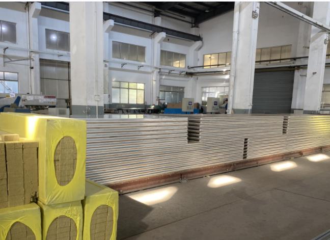 岩棉彩钢板 岩棉彩钢板